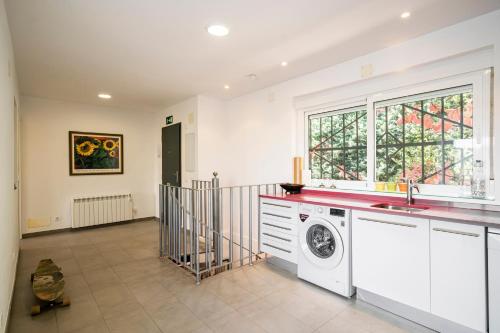  ENTREPINOS Chalet sierra Madrid piscina privada+WiFi GRN423 in Rozas de Puerto Real