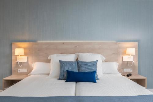 2 twin beds