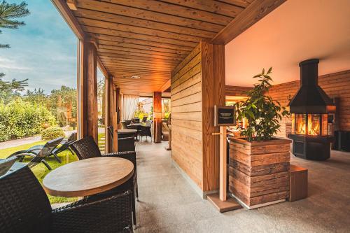 Maximus Resort in คนินิชคี