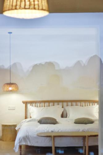 1 queen bed, 1 double bed