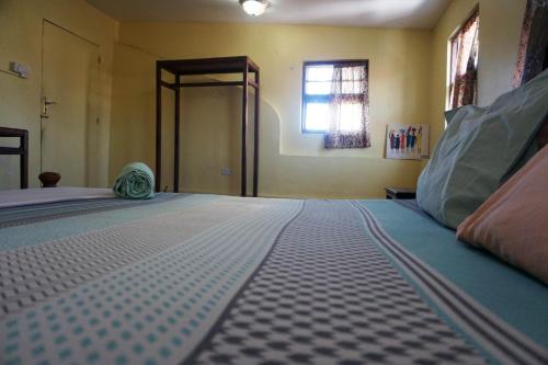 Spacious and Open Room with Fan in Mkunazini