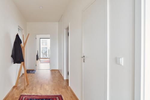 Prague Days - Spacious Apartment with Balcony by the Vltava river in Karlin - image 2