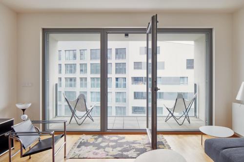 Prague Days - Spacious Apartment with Balcony by the Vltava river in Karlin - image 3