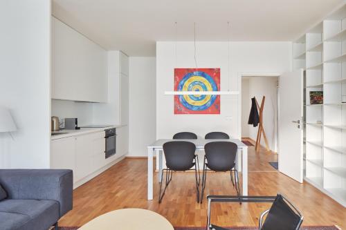Prague Days - Spacious Apartment with Balcony by the Vltava river in Karlin - image 10