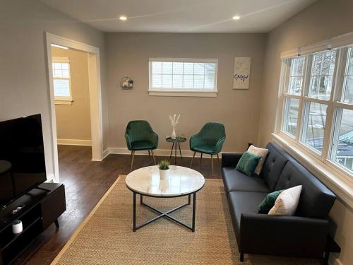 Cozy 3-Bedroom Home Near Downtown Royal Oak