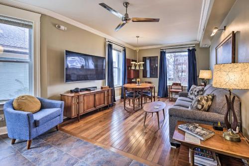 Unique Kansas City Apt Walk to KC Streetcar Stop! in 中城西港