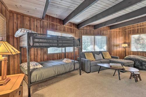 Quaint Cabin Retreat about 4 Mi to Arrowhead Lake in Twin Peaks