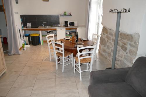 GITES DES ECOLES in เชส ซูร์ โรน