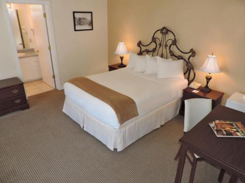 Signature One Queen Bed