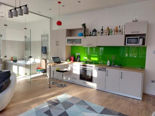 Sunny Studio at the Castle 3
