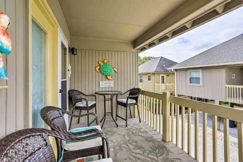 Coastal Cottage Getaway with Deck - Walk to the Beach - image 10