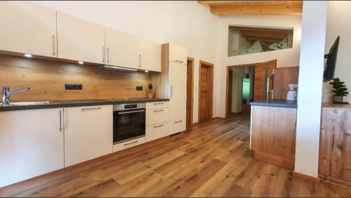 4 bedrooms, 11 beds