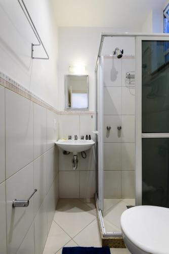 Omar do Rio - BR 194/1104: Studio Copacabana, Internet 240mbps, Smart TV + TV a Cabo, Workstation, A