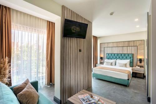 1 queen bed, 1 sofa bed