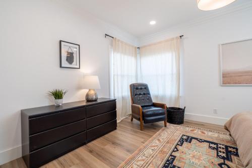 Plush 2-bed apt in Riverside Heights! - image 3