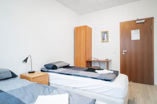 Twin Room with Shared Bathroom image 5