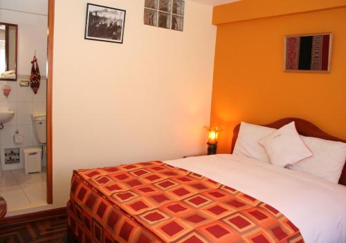 Standard Double Room image 3