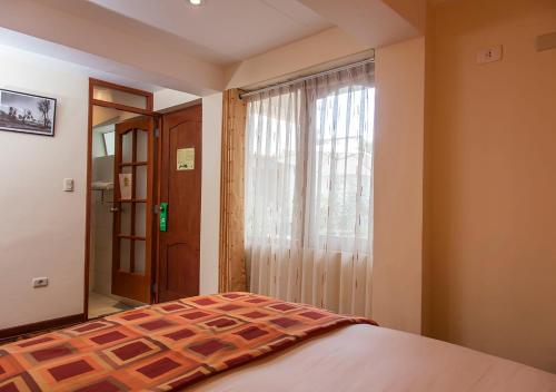 Standard Double Room image 6