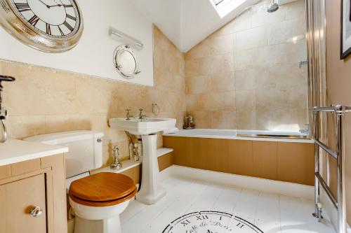 Broadrock Accommodation - Clock Cottage & The Loft - image 12