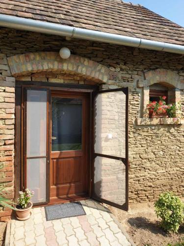 Entrance, Kis Haz Apartman in Zalacsany