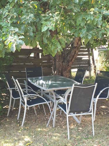 Garden, Kis Haz Apartman in Zalacsany