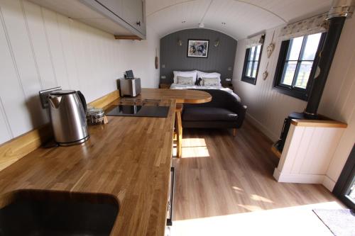 Springwood Shepherd Huts Glamping York - Deighton