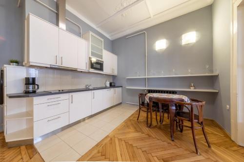 Elisabeth Apartment on Váci Street - image 14