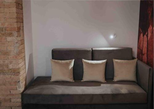 1 queen bed, 1 sofa bed