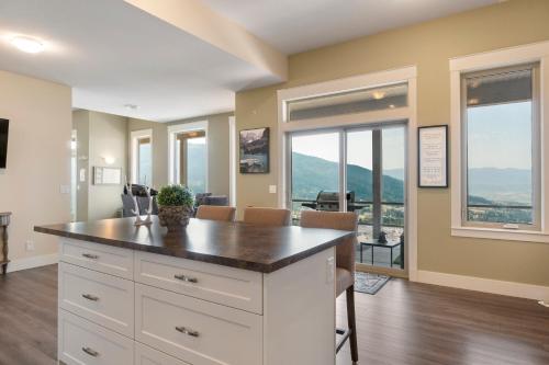 Oh What A View! - Lower Suite in Vernon, Canada