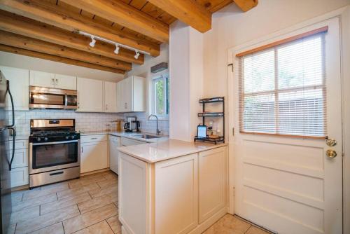 Diego Getaway- Courtyard - 3BR & Office in Santa Fe, USA
