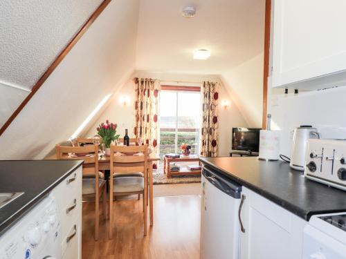 Larchfield Chalet 2 - image 4
