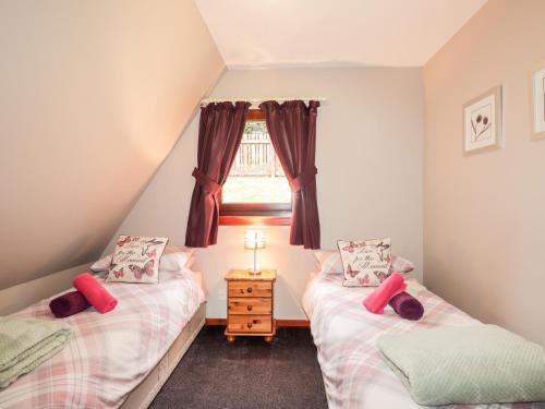 Larchfield Chalet 2 - image 5