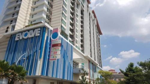 Pacific Place Ara Damansara LRT Pool Parking Kitchen By Kenangan Homes
