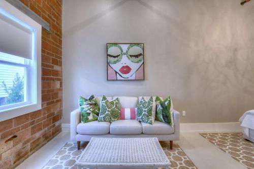 One-Bedroom Apartment image 6