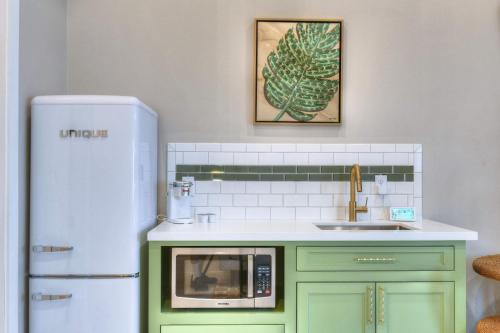 One-Bedroom Apartment image 3