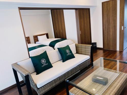 2 twin beds, 1 sofa bed