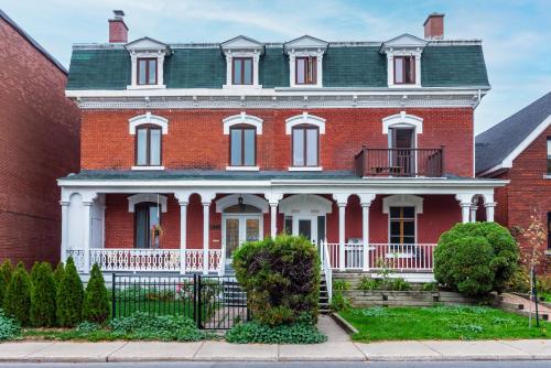Exterior view, Centennial 6-Bedroom Waterfront Palace Sleeps 14 in Lachine