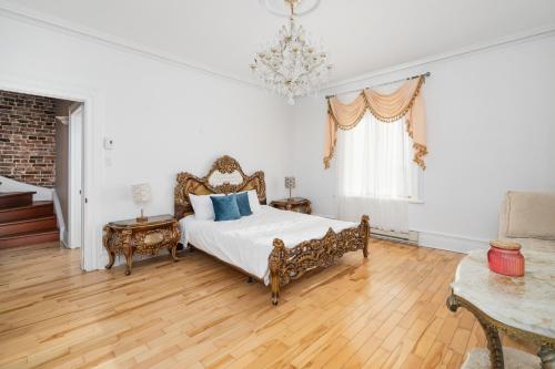 Centennial 6-Bedroom Waterfront Palace Sleeps 14, Montreal