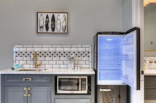One-Bedroom Apartment image 10