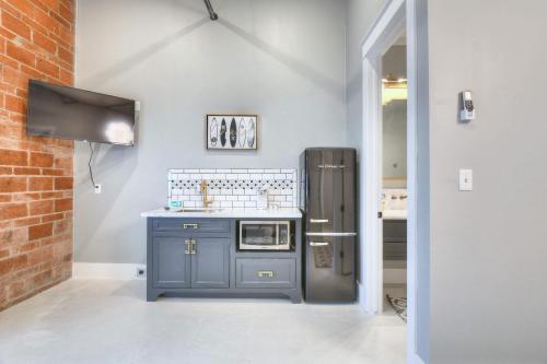One-Bedroom Apartment image 5