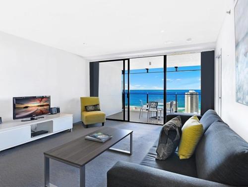 Circle on Cavill - Hosted by Coastal Letting - Photo 5