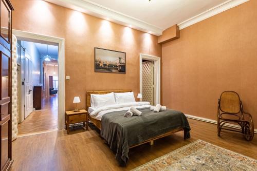 MISSAFIR Stunning Apartment in the Historic Glavani Building with Fascinating View in Beyoglu