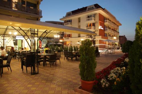 레스토랑, Hotel Zaara in 네세바르 시티 센터
