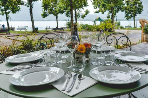 Restoran, Le Pavillon des Fleurs in Menthon-Saint-Bernard