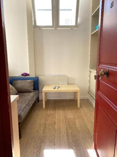 Delightful 1BR next to the Eiffel Tower - image 4