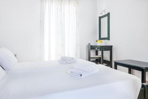 Double Room with Garden View image 5
