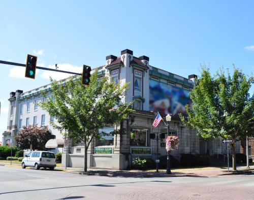 Centralia Square Grand Ballroom and Vintage Hotel