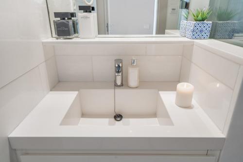 Kronos on the Beach suite 1 - image 2