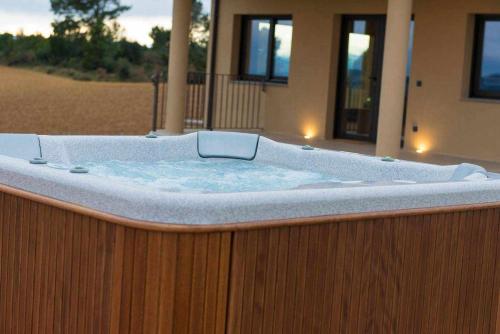 Gyógyfürdő, Villa de vacaciones con encanto - El Serrat in Vilademuls