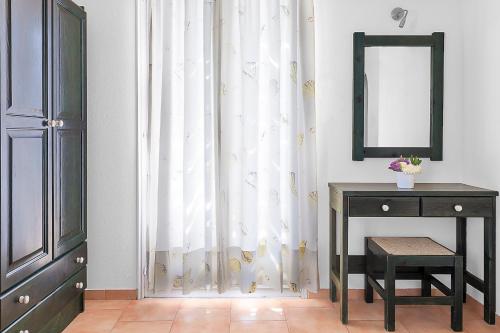 Superior Double Room with Sea View image 6